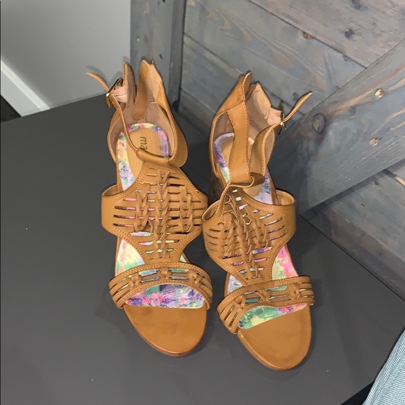 Madden Girl Tan Strappy Sandal Heels - Picture 2 of 2